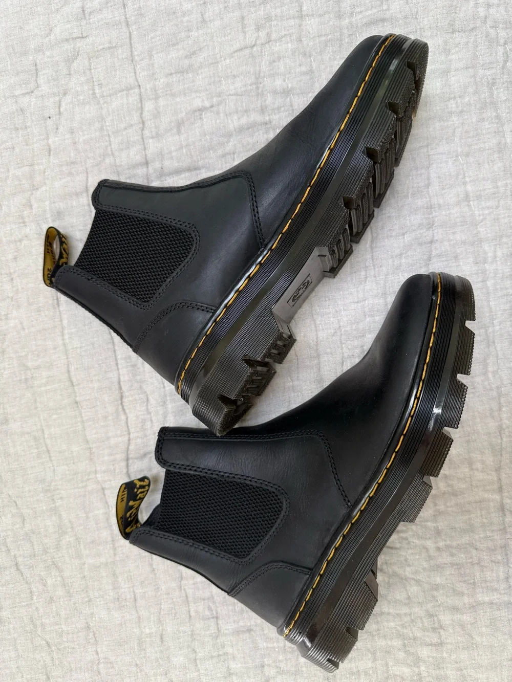 Dr.Marten’s Unisex Embury Black Chelsea Boots US Size 8M - Wyoming Matte Leather - Picture 2 of 8